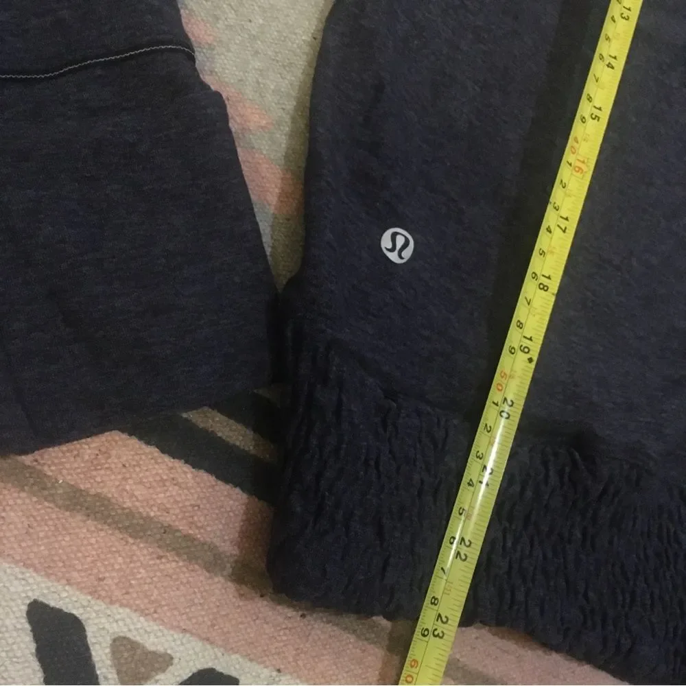 Lululemon size 8 women’s Grey hood long sleeve pullover thumb holes smocked